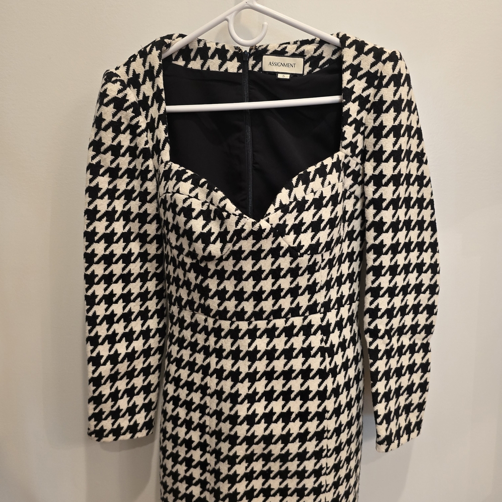 Elegant Houndstooth Long Sleeve Dress